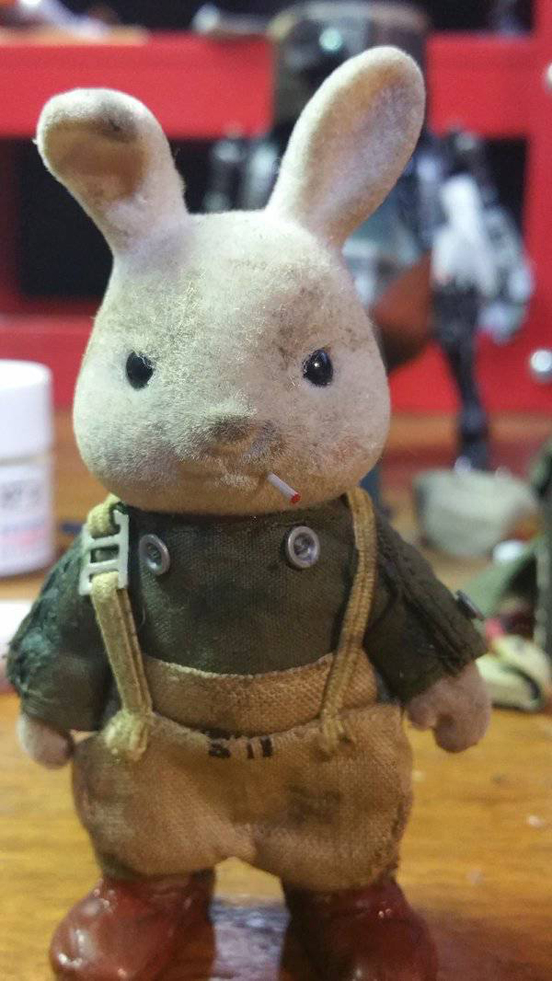 Illustration for article titled Guy Turns Cute Bunny Toy Into Battle-Hardened Mech